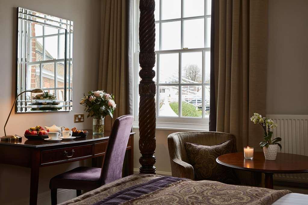 Macdonald Compleat Angler Hotel Marlow  Szoba fotó